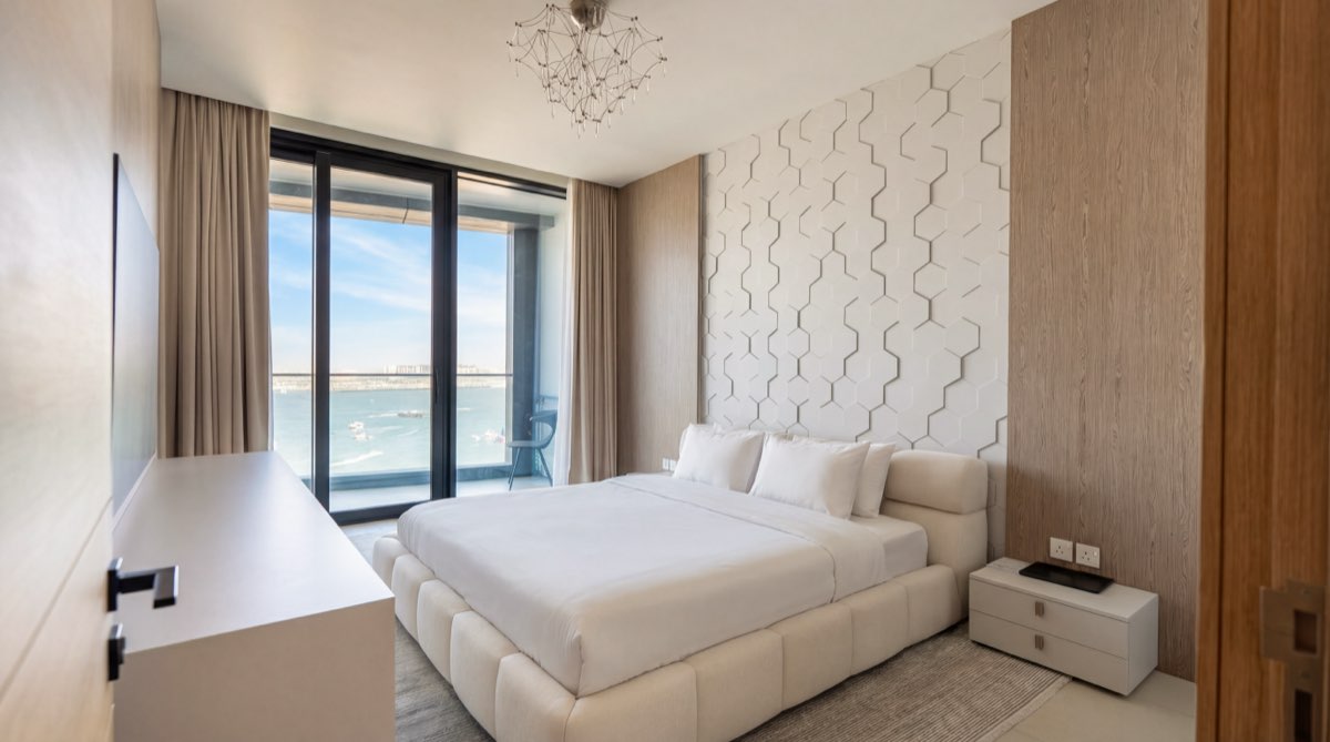 Master bedroom with sea view