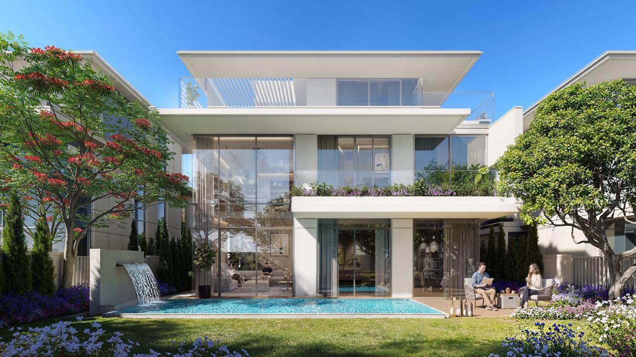 Six-bedroom villa with garden at Azizi Florence