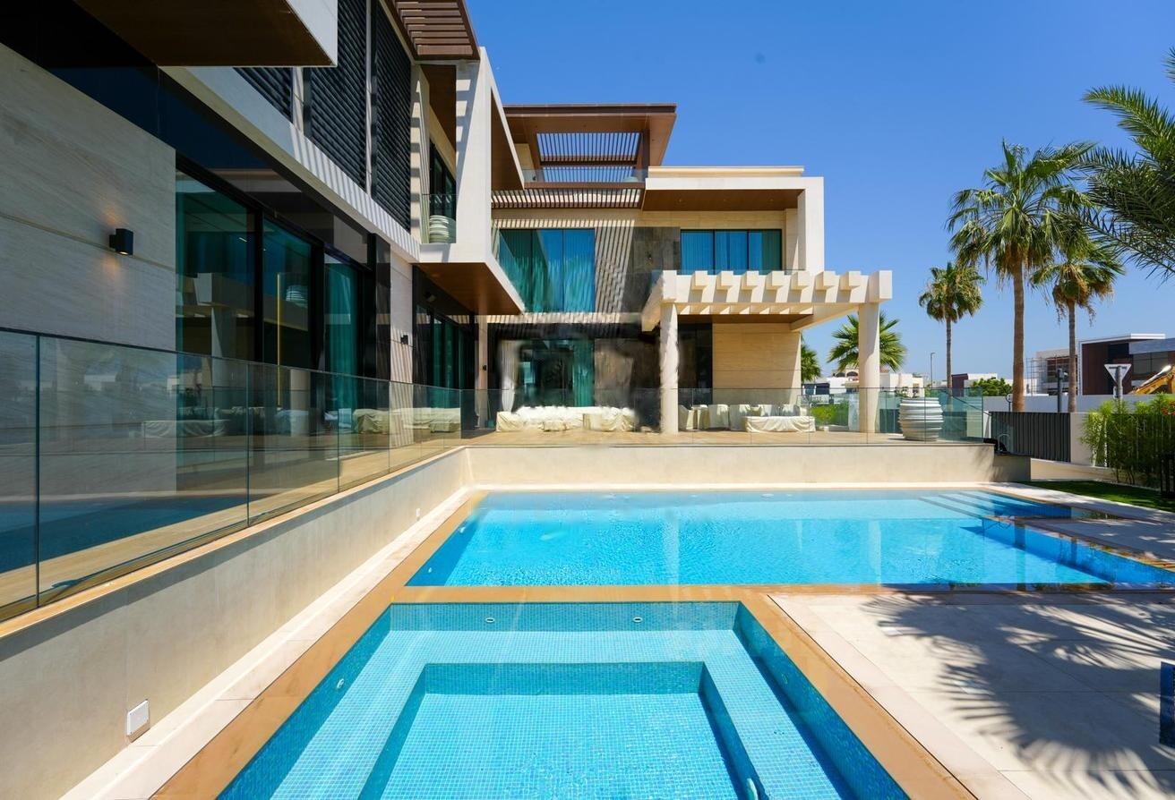 Brand New Furnished 5 Bedroom Corner Mansion for Sale in Pearl Jumeirah Dubai - Private Pool, Jacuzzi and Rooftop Lounge