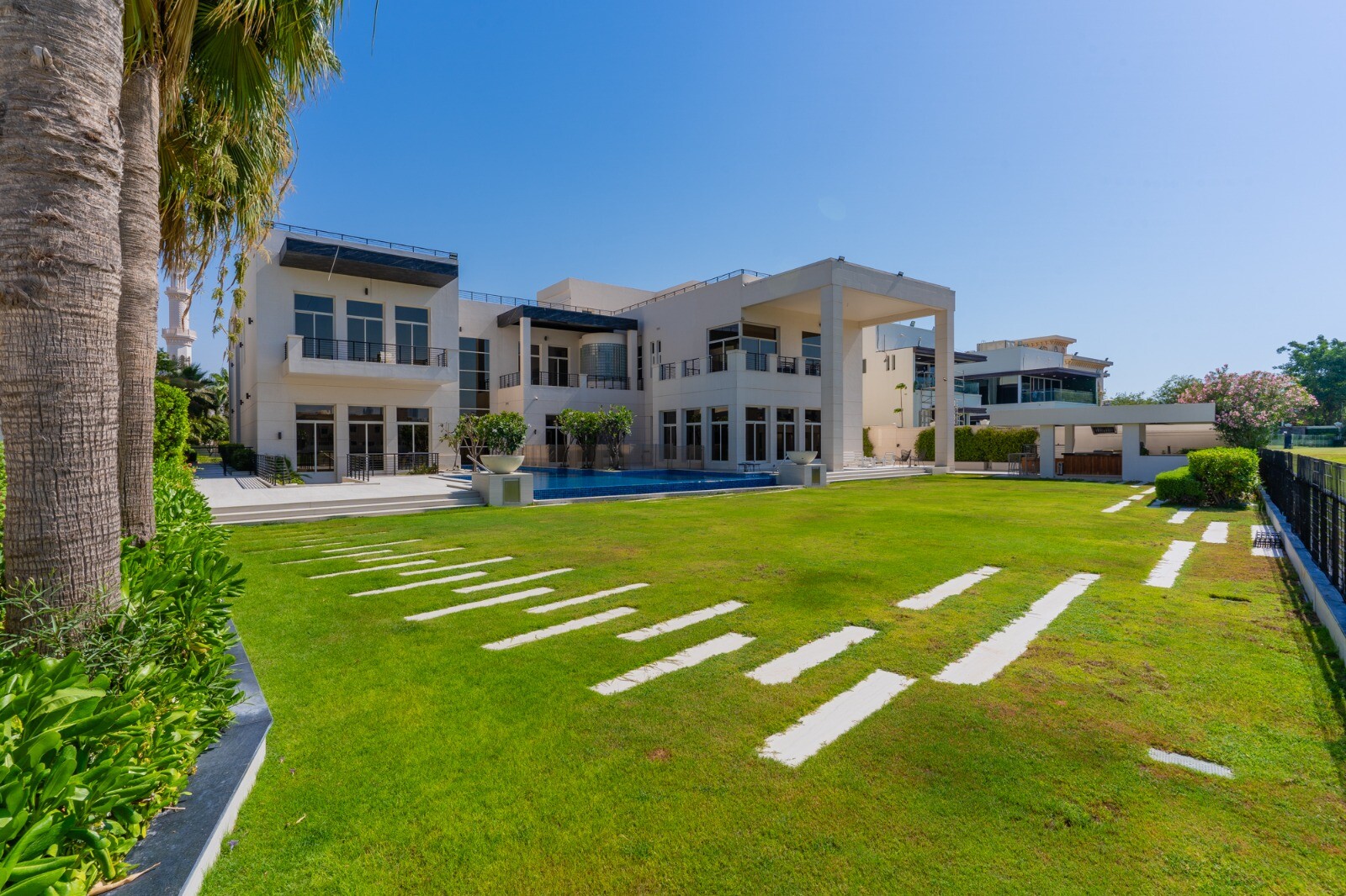 8 Bedroom Villa for Sale in Emirates Hills L Sector Dubai - Golf Course Views, Infinity Pool, Cinema and Gym