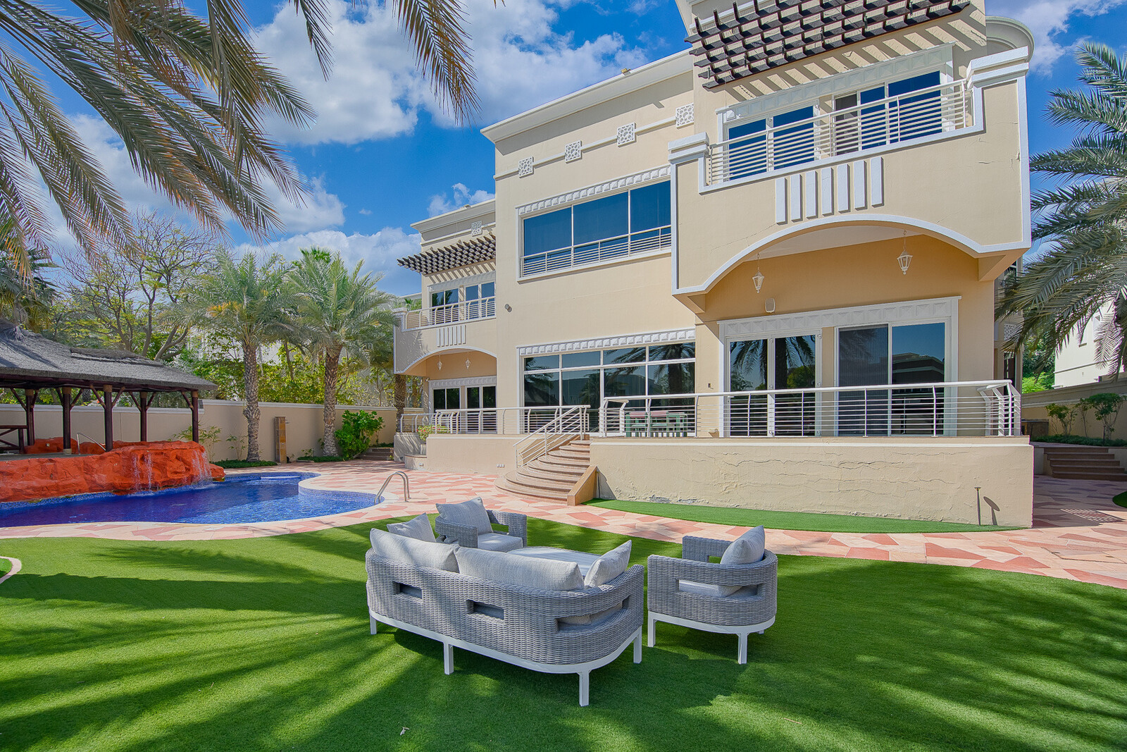 7 bedroom villa for sale in Emirates Hills, Dubai