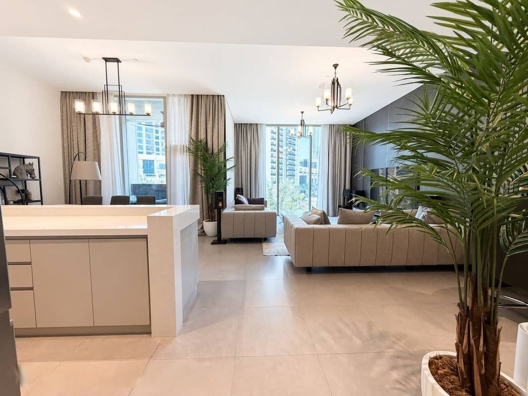 Furnished Corner 3 Bedroom Townhouse in Creek Gate Tower 2