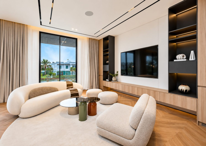 6 Bedroom — Emirates Hills — photo 4