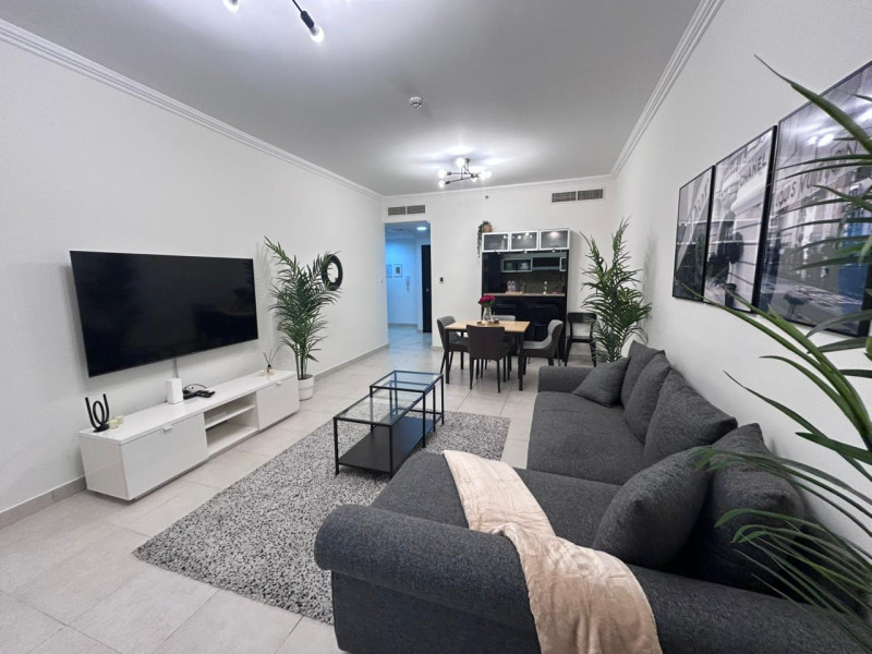 1 Bedroom Apartment — Marina Quays West — photo 2