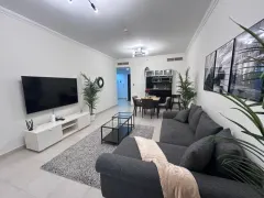 1 Bedroom Apartment — Marina Quays West — photo 2