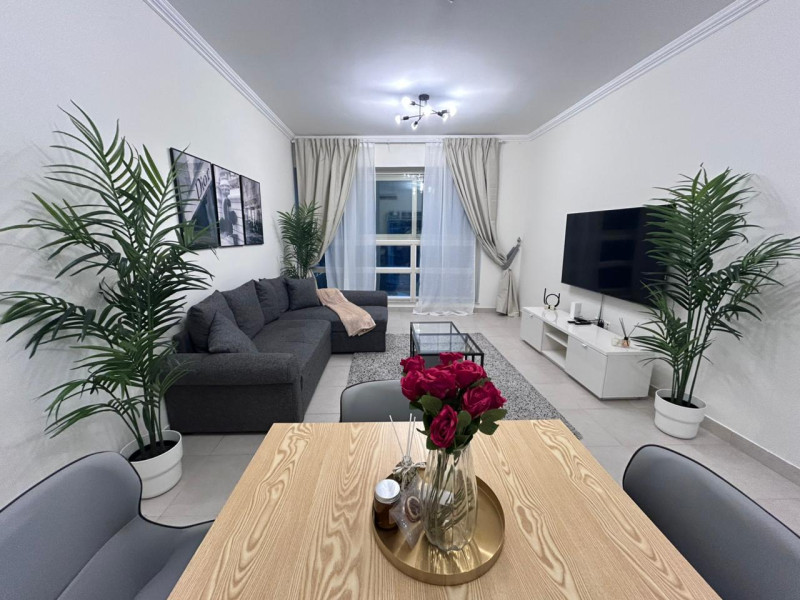 1 Bedroom Apartment — Marina Quays West — photo 1
