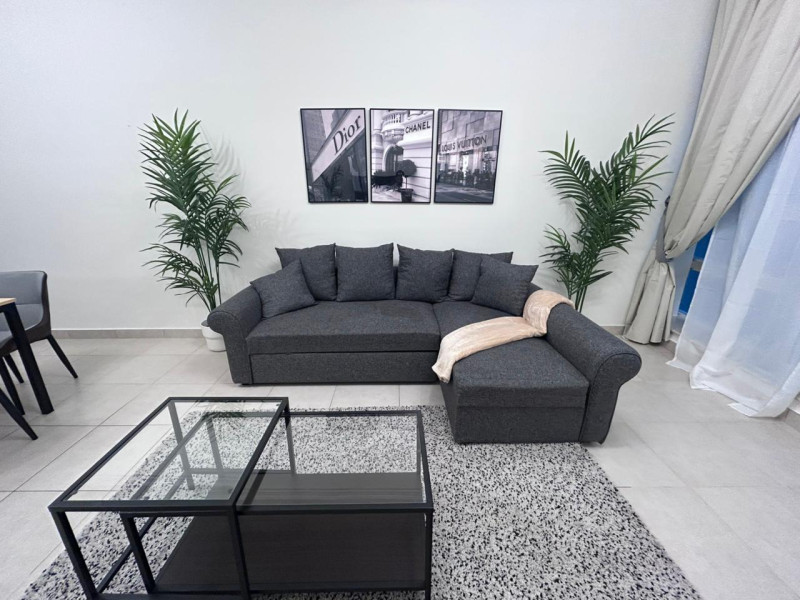 1 Bedroom Apartment — Marina Quays West — photo 5