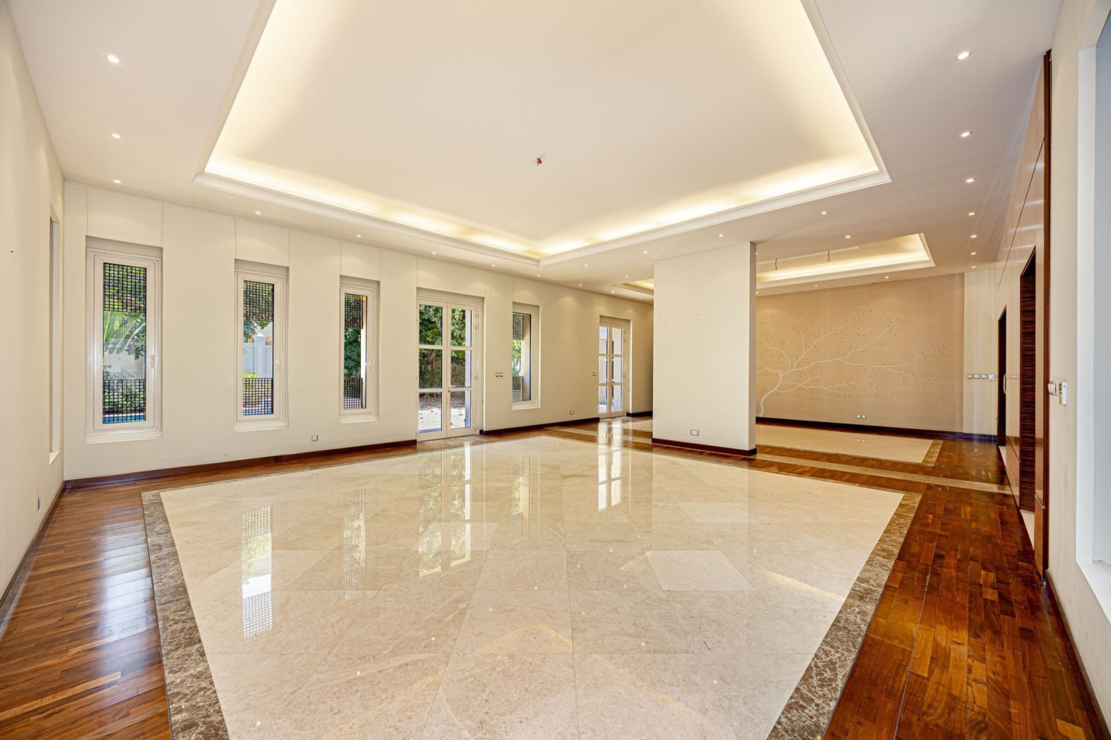 2 Bedroom Villa — Emirates Hills, Sector E - Dubai — photo 3