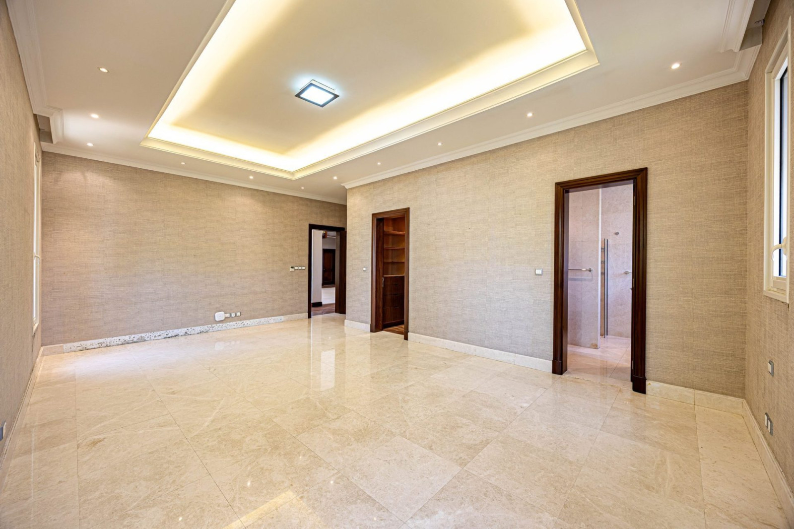 2 Bedroom Villa — Emirates Hills, Sector E - Dubai — photo 7