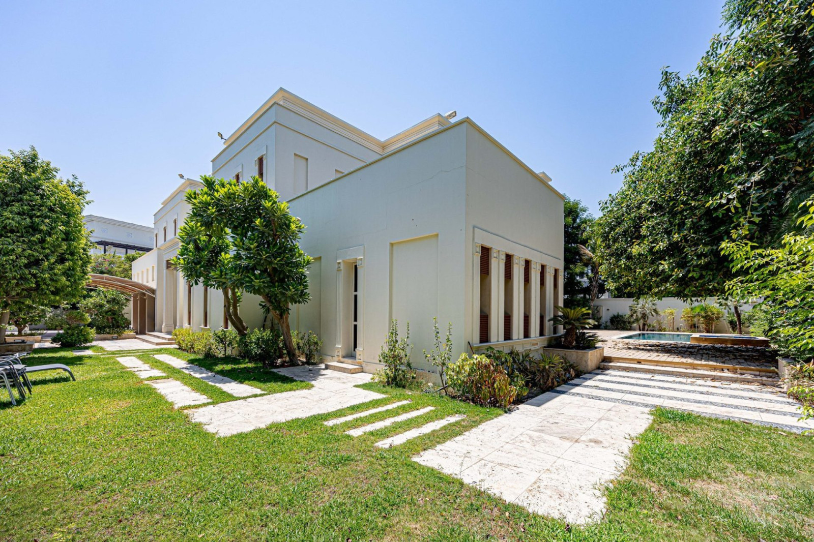 2 Bedroom Villa — Emirates Hills, Sector E - Dubai — photo 15