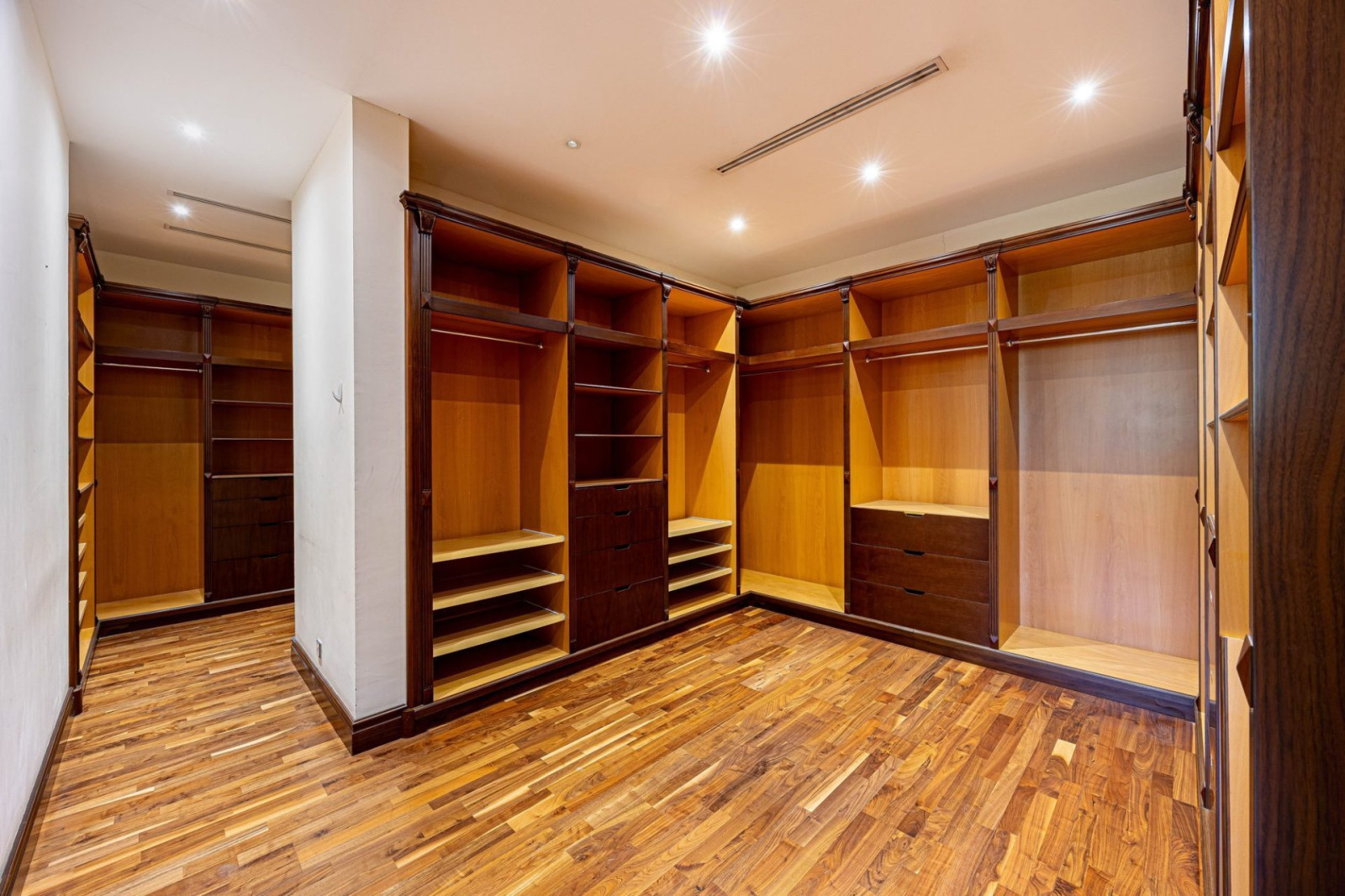 2 Bedroom Villa — Emirates Hills, Sector E - Dubai — photo 5