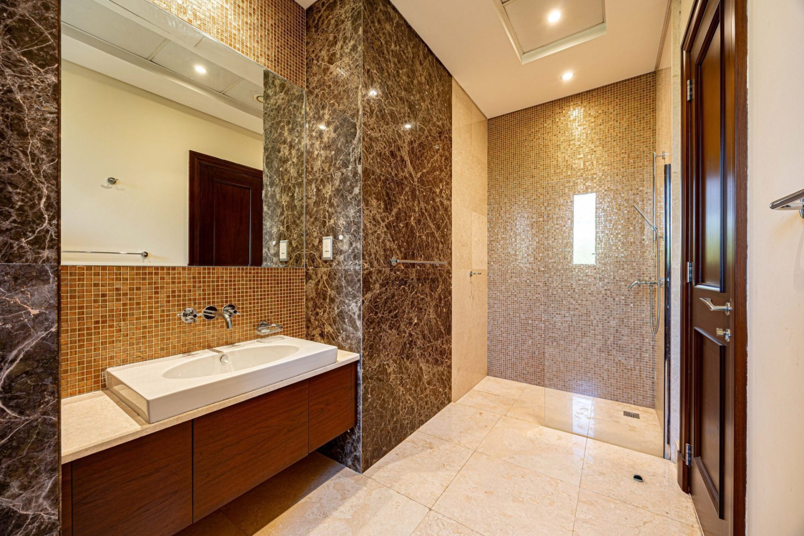 2 Bedroom Villa — Emirates Hills, Sector E - Dubai — photo 10