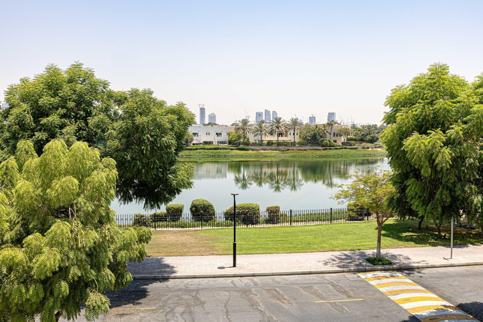 2 Bedroom Villa — Emirates Hills, Sector E - Dubai — photo 18