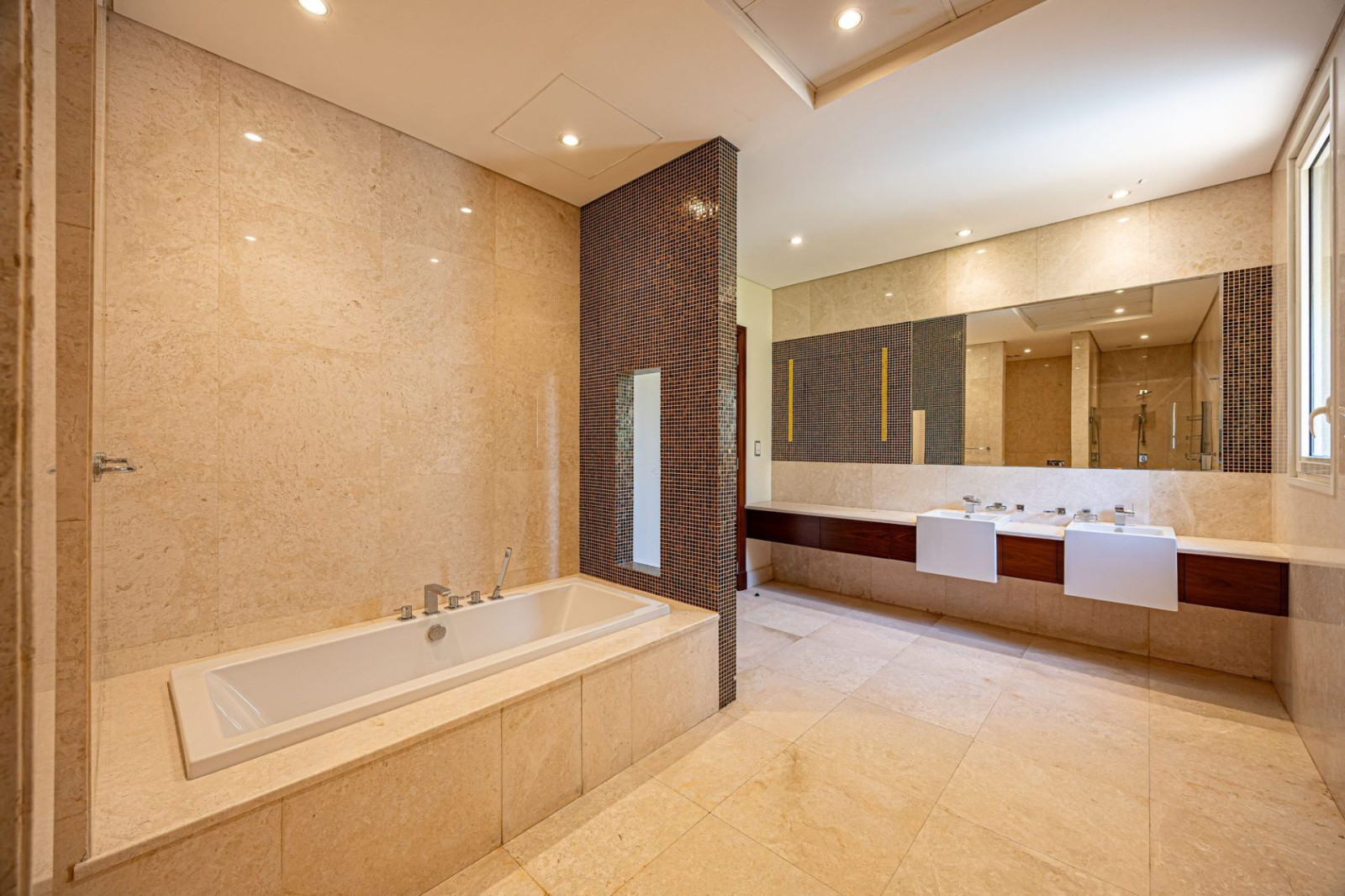2 Bedroom Villa — Emirates Hills, Sector E - Dubai — photo 17