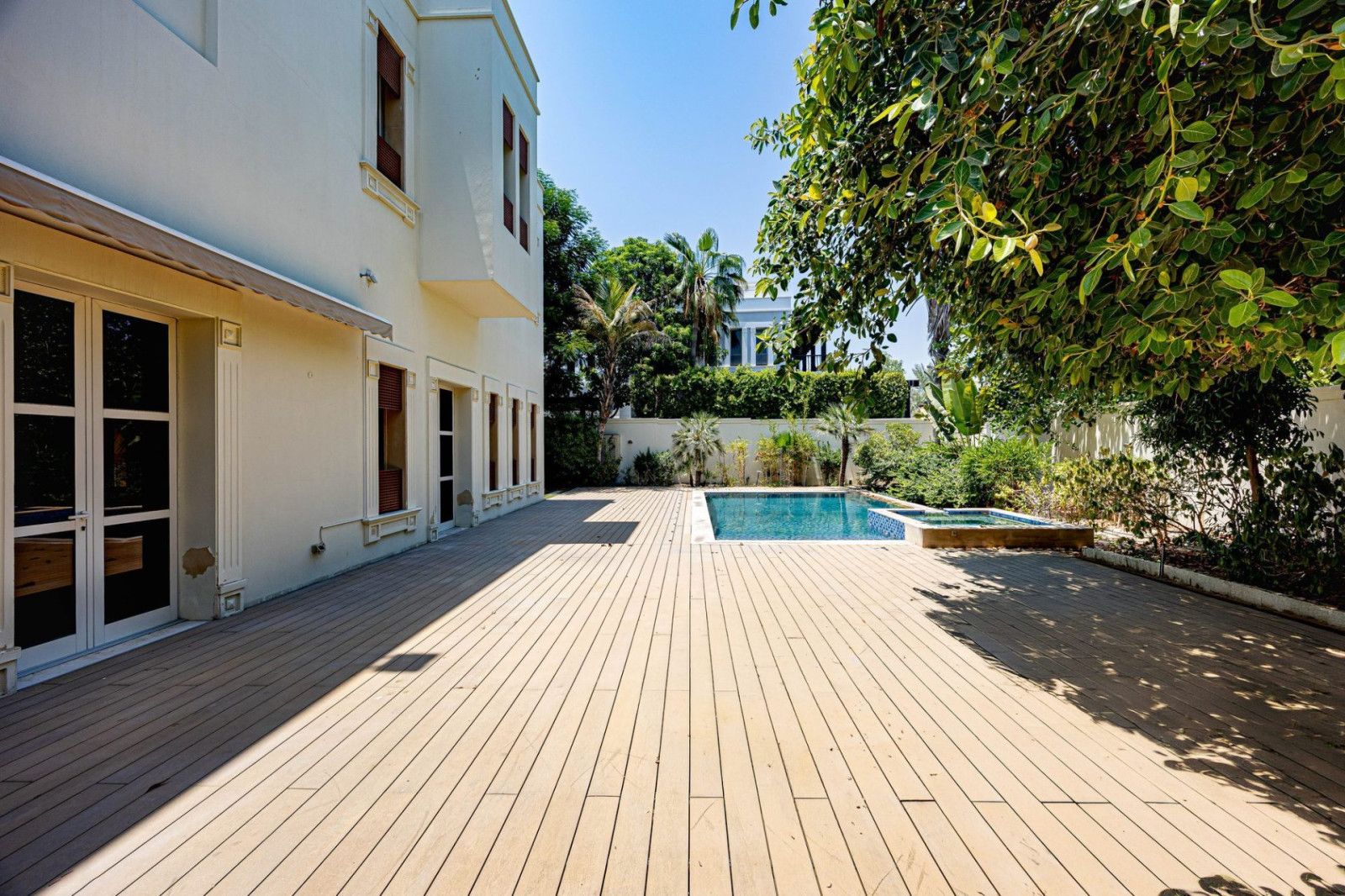 2 Bedroom Villa — Emirates Hills, Sector E - Dubai — photo 16