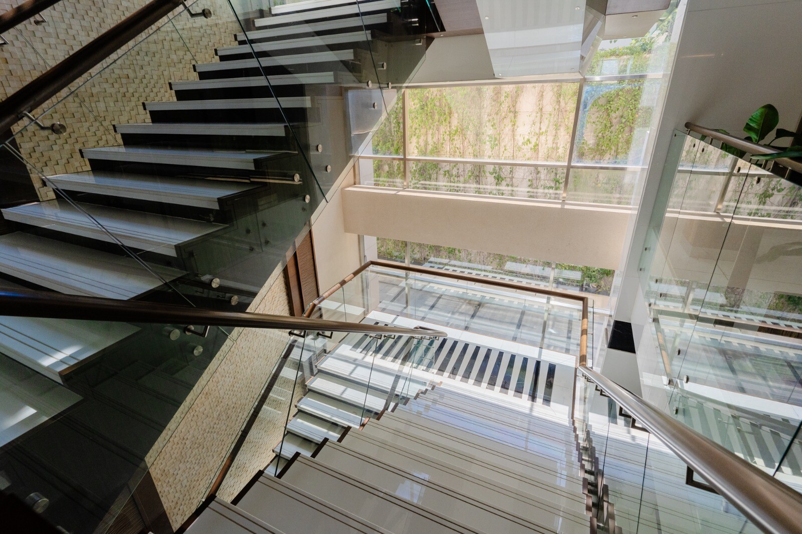 8 Bedroom Villa — Emirates Hills, L Sector - Dubai — photo 15