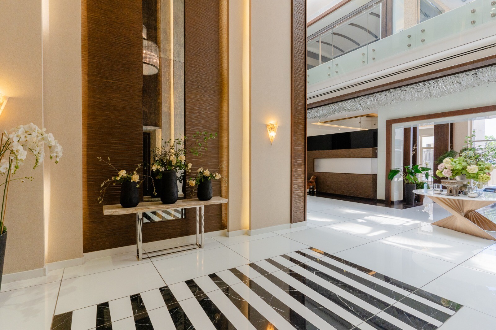 8 Bedroom Villa — Emirates Hills, L Sector - Dubai — photo 9