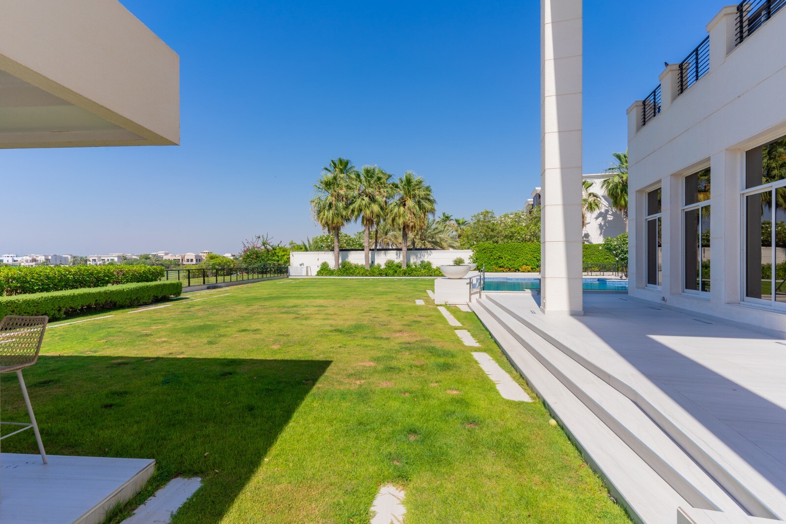 8 Bedroom Villa — Emirates Hills, L Sector - Dubai — photo 4