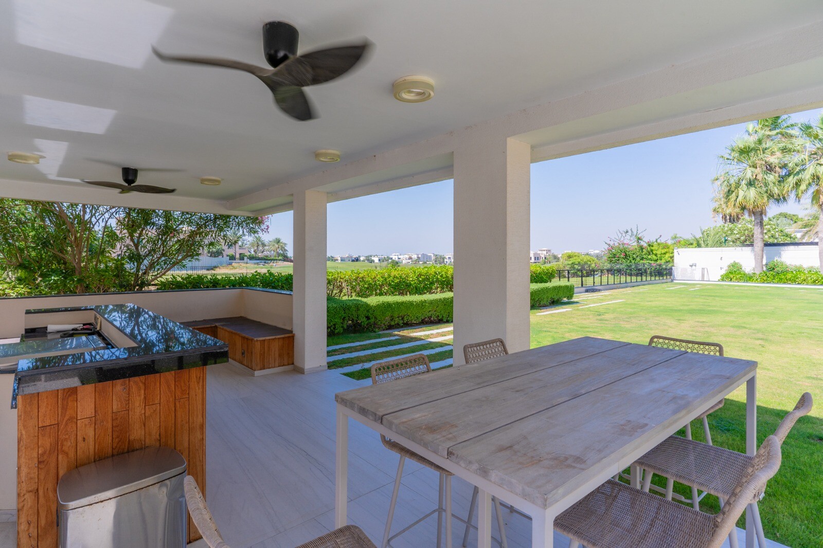 8 Bedroom Villa — Emirates Hills, L Sector - Dubai — photo 17
