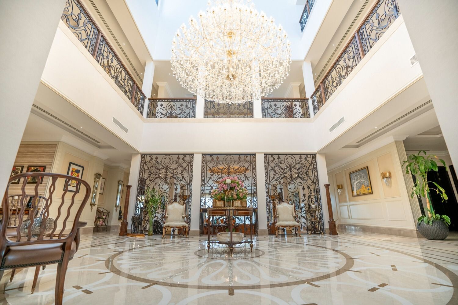 7 Bedroom Villa — Emirates Hills L Sector - Dubai — photo 4