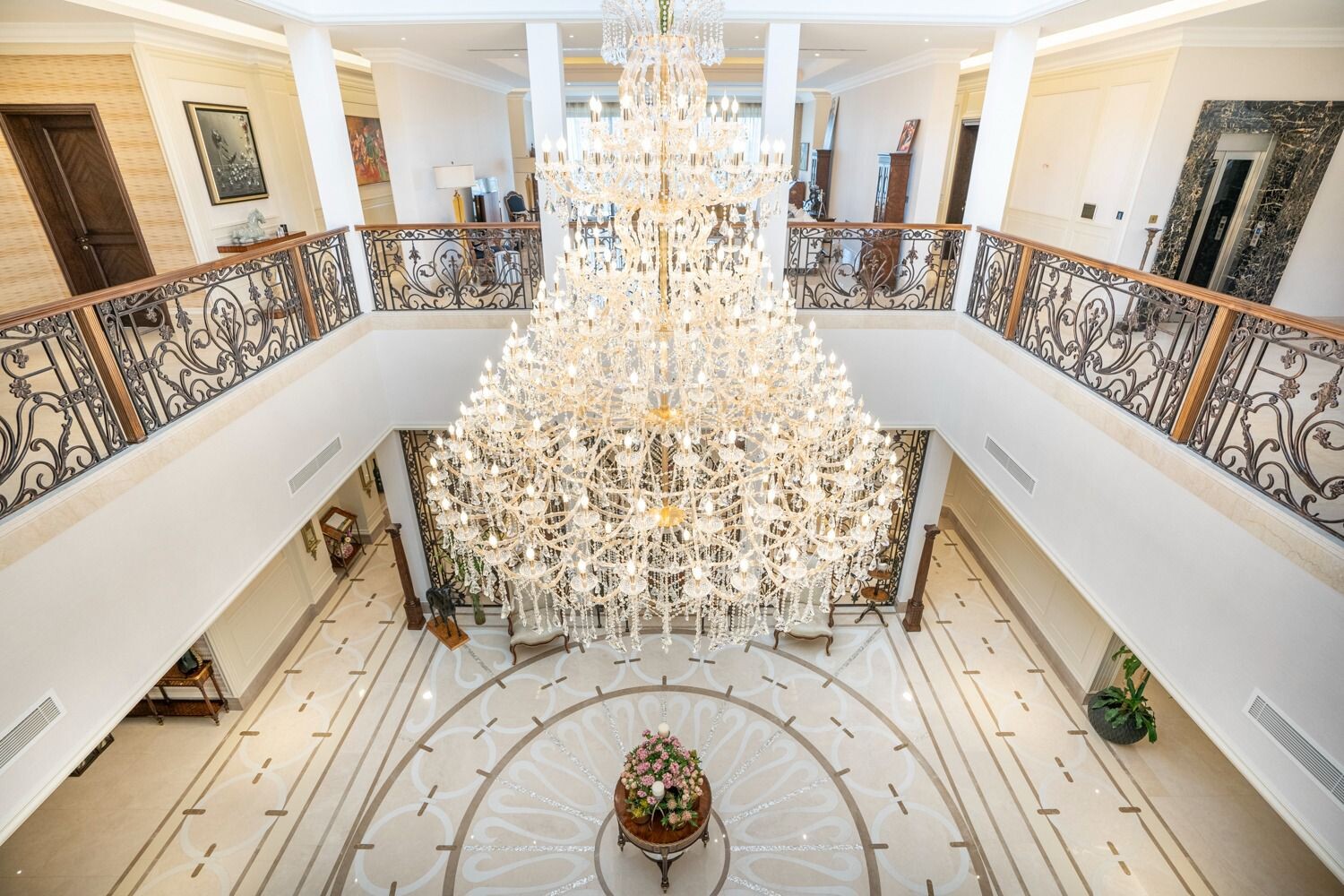 7 Bedroom Villa — Emirates Hills L Sector - Dubai — photo 6