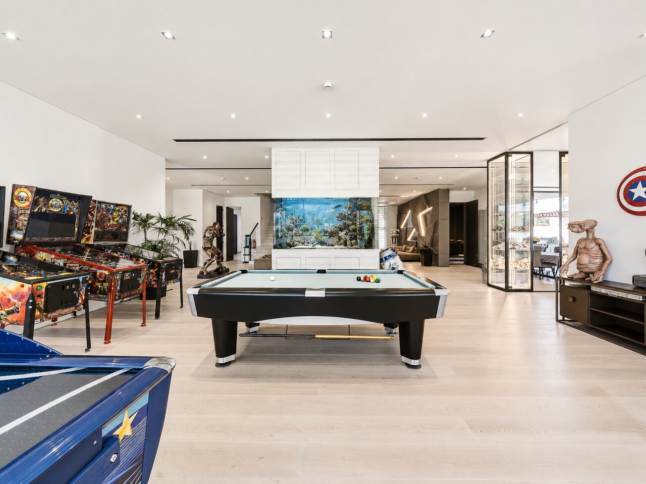 3 Bedroom Villa — Emirates Hills, Sector W - Dubai — photo 6