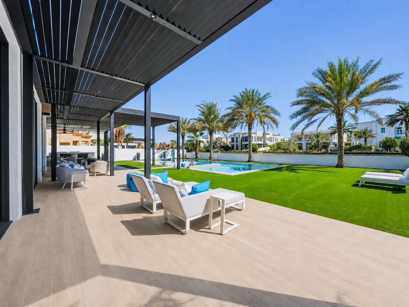 3 Bedroom Villa — Emirates Hills, Sector W - Dubai — photo 10