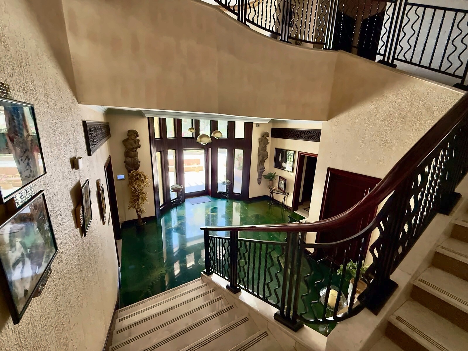 6 Bedroom Villa — Emirates Hills, Sector H - Dubai — photo 9