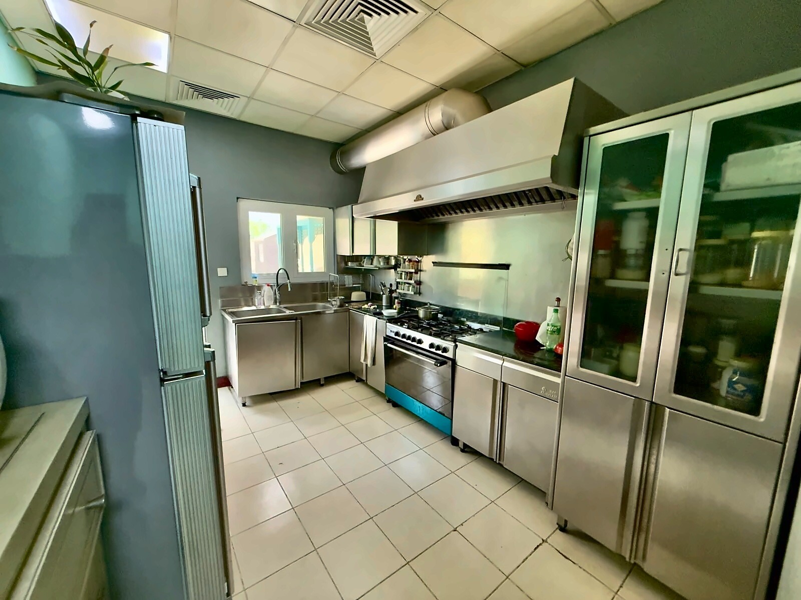 6 Bedroom Villa — Emirates Hills, Sector H - Dubai — photo 16