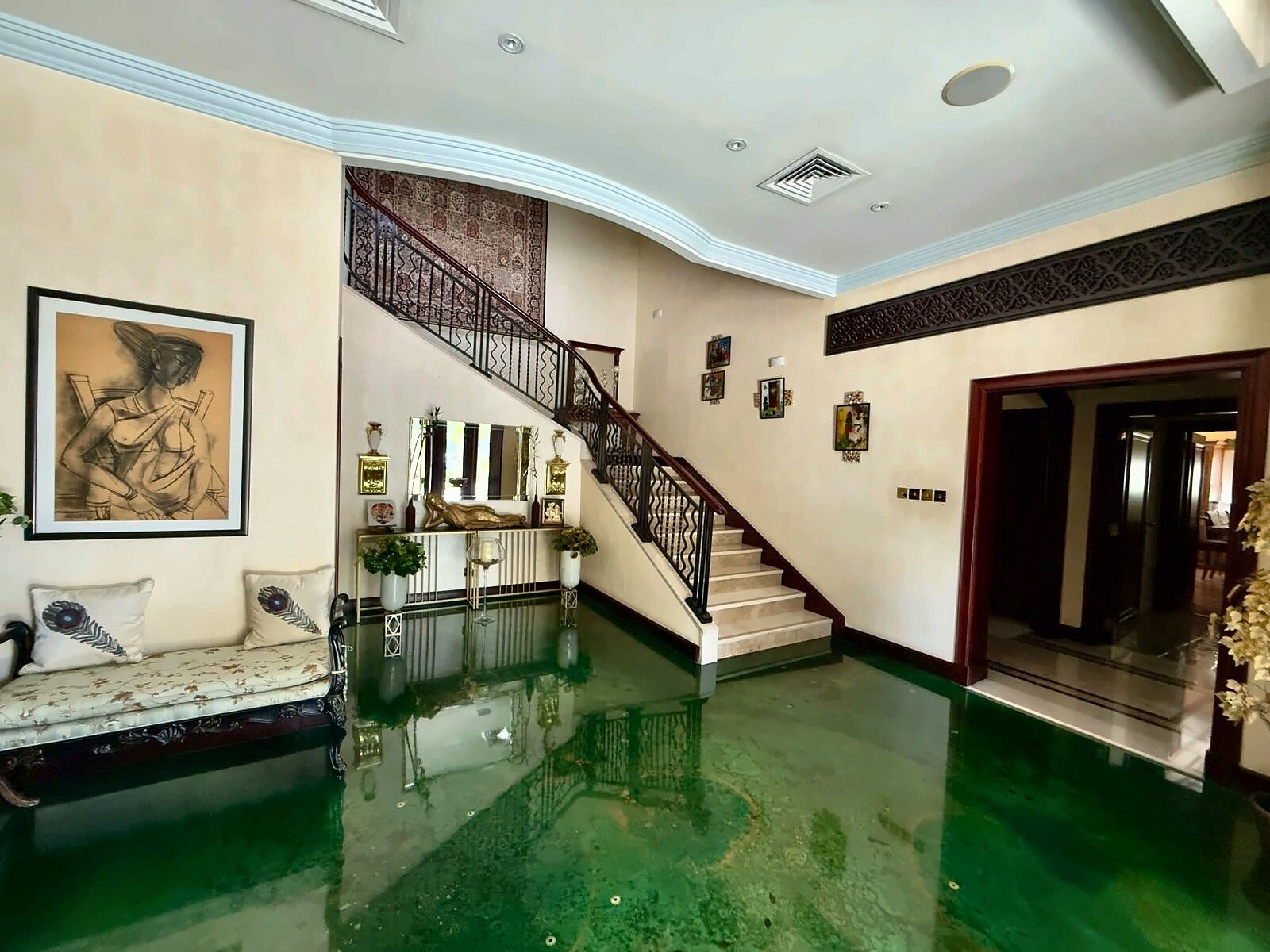 6 Bedroom Villa — Emirates Hills, Sector H - Dubai — photo 8
