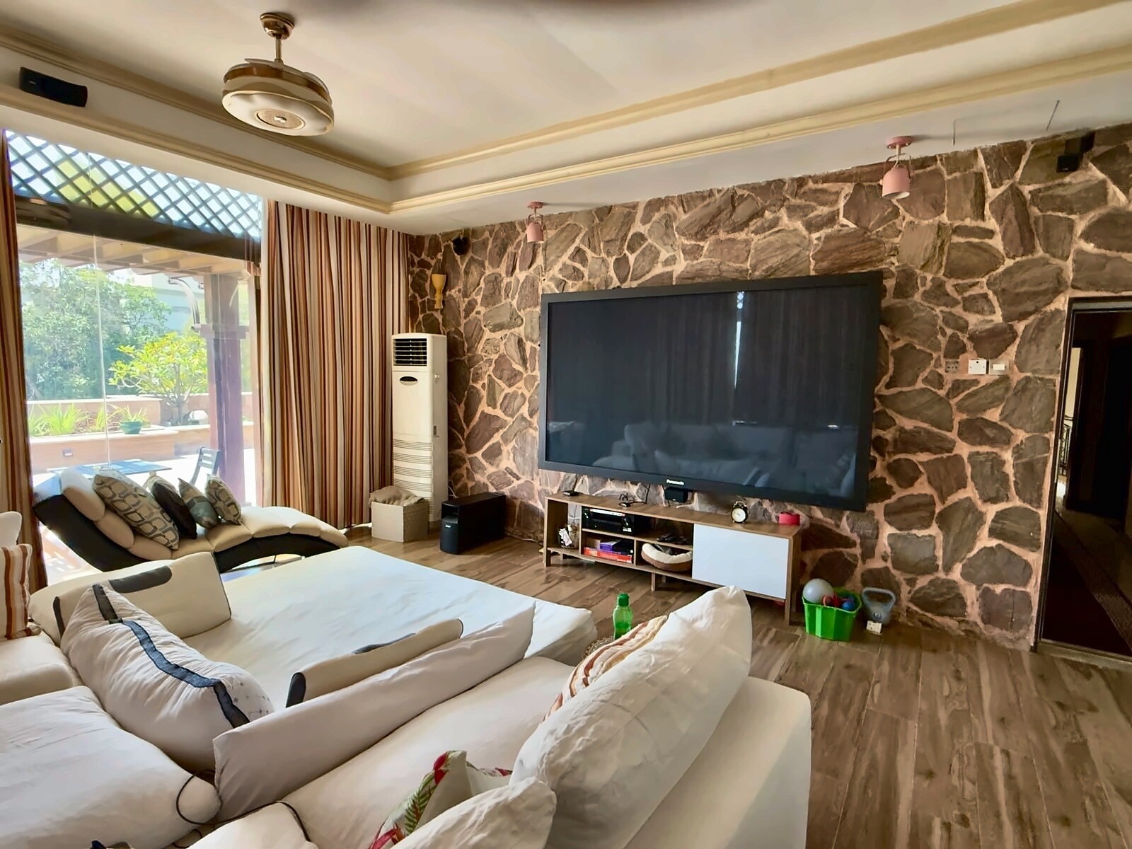 6 Bedroom Villa — Emirates Hills, Sector H - Dubai — photo 23