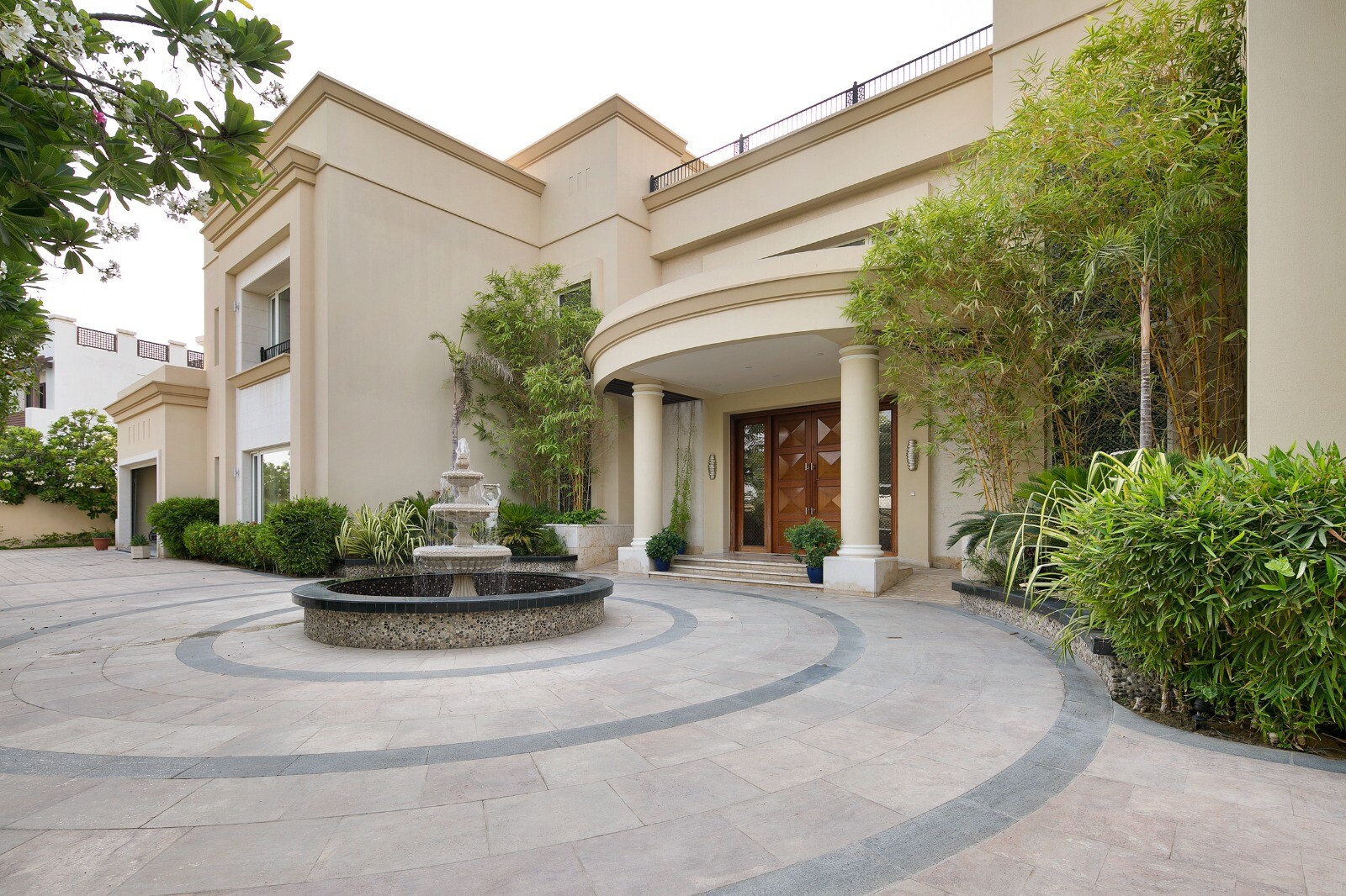 6 Bedroom Villa — Emirates Hills, E Sector - Dubai — photo 1