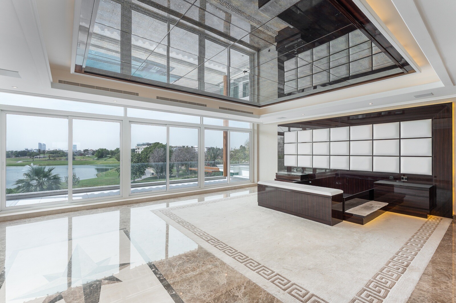 6 Bedroom Villa — Emirates Hills, Sector P - Dubai — photo 22