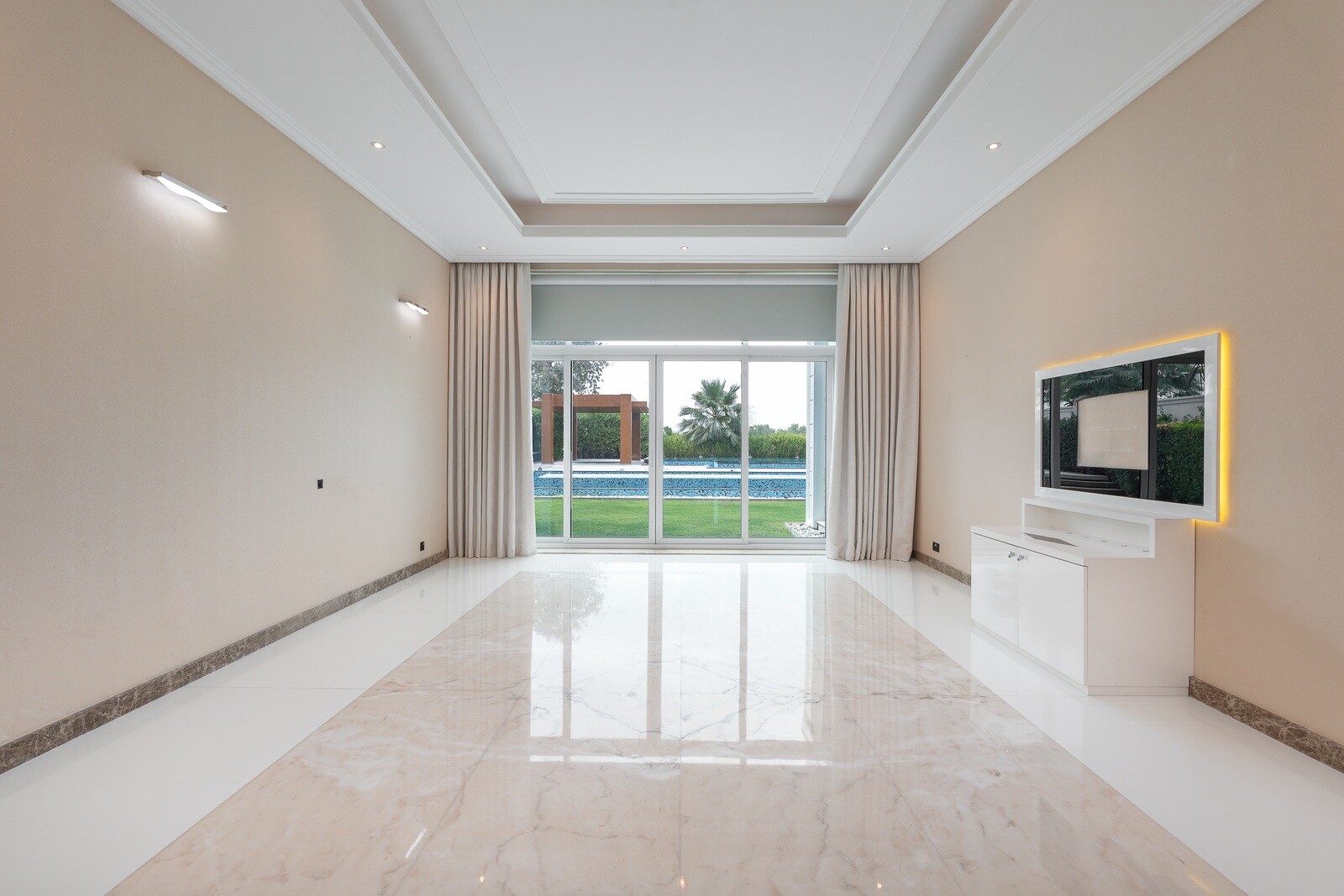 6 Bedroom Villa — Emirates Hills, Sector P - Dubai — photo 20
