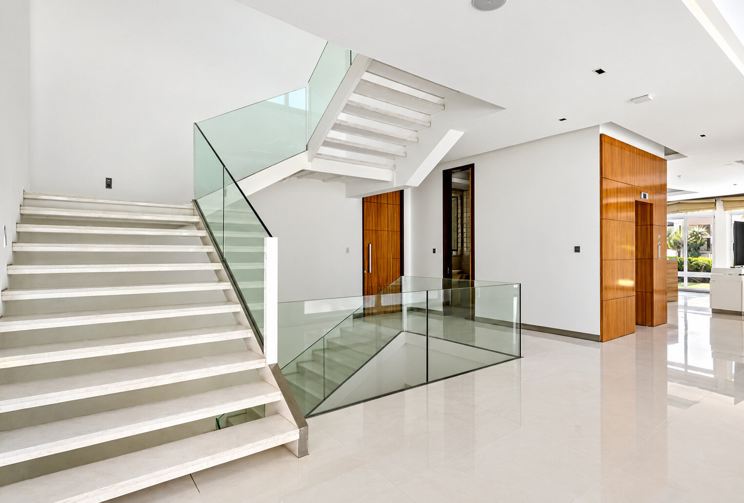 5 Bedroom Villa — Emirates Hills, Sector P - Dubai — photo 6