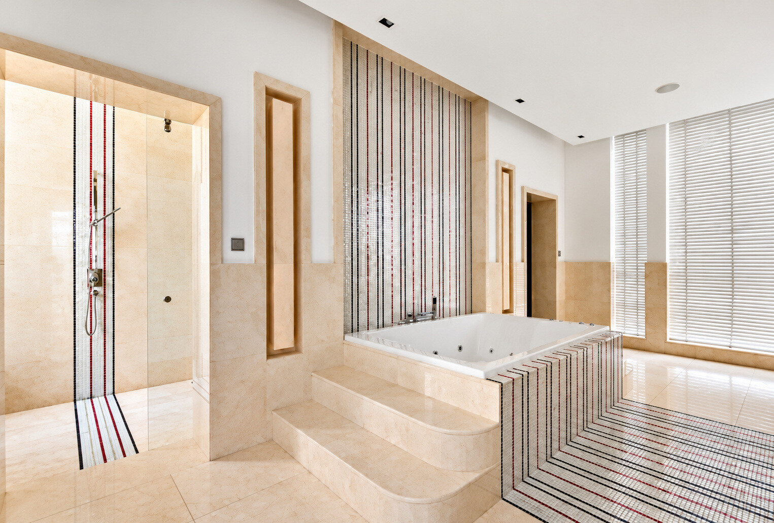 5 Bedroom Villa — Emirates Hills, Sector P - Dubai — photo 19
