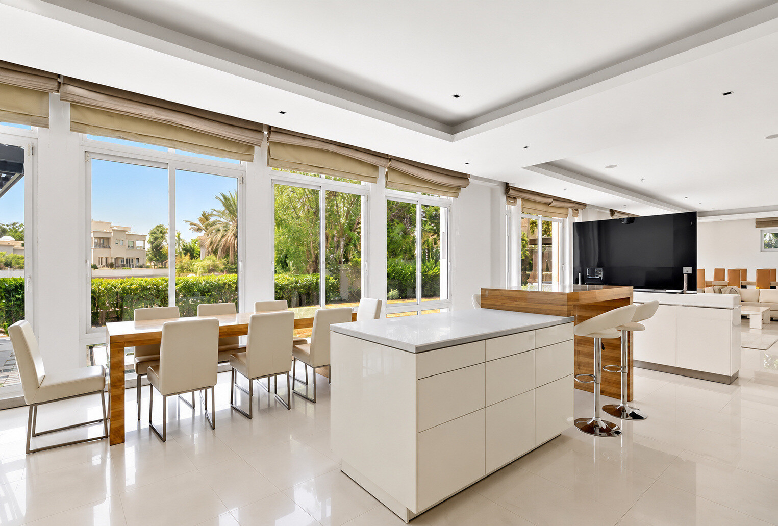 5 Bedroom Villa — Emirates Hills, Sector P - Dubai — photo 9
