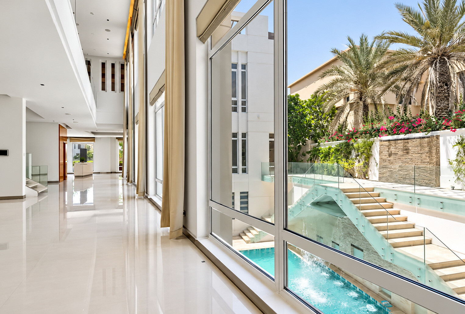 5 Bedroom Villa — Emirates Hills, Sector P - Dubai — photo 4