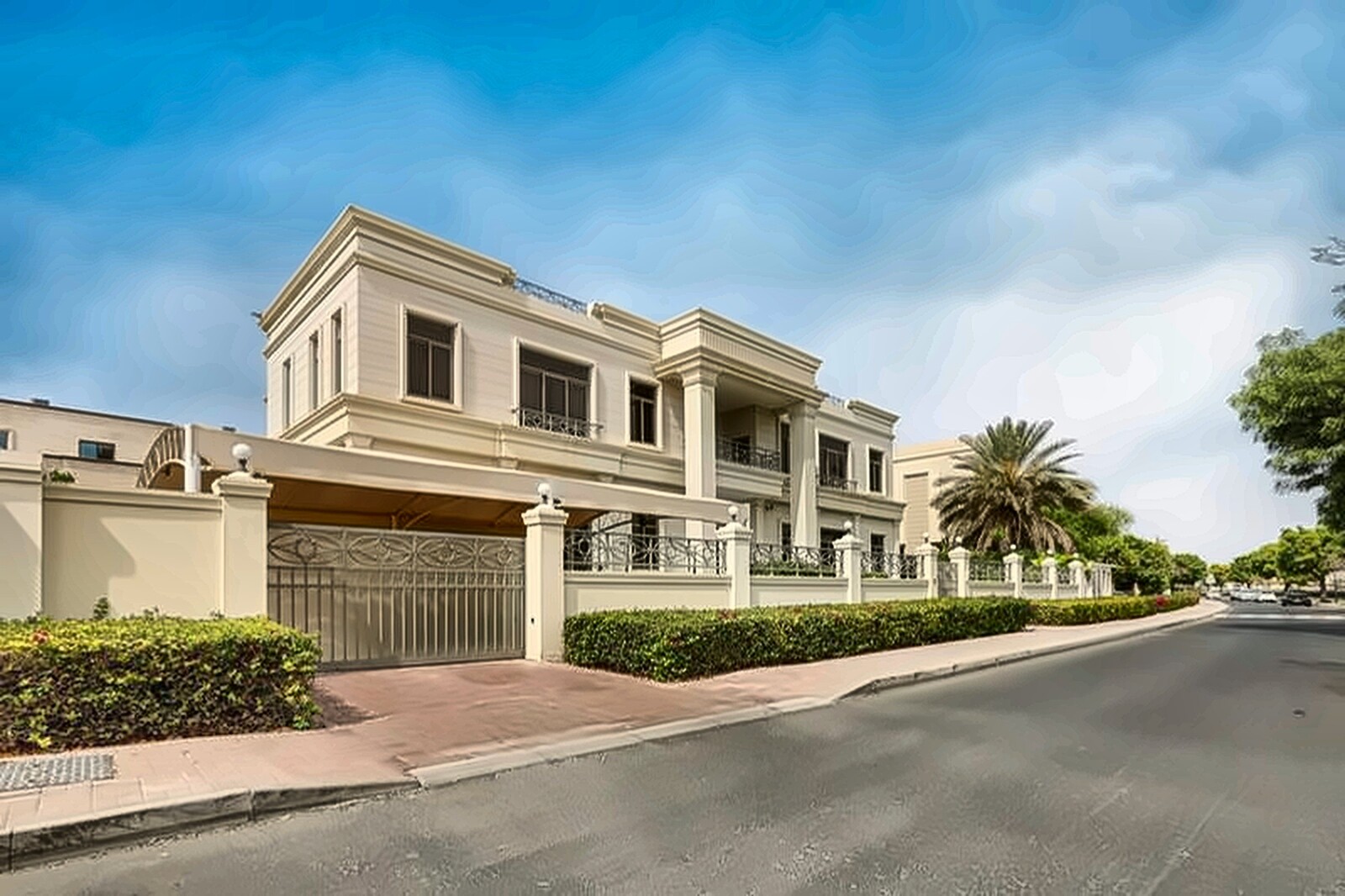5 Bedroom Villa — Emirates Hills Sector E Lake View - Dubai — photo 2