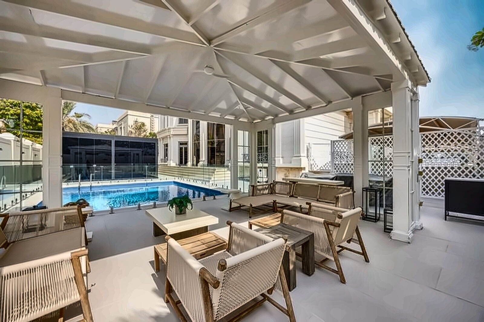 5 Bedroom Villa — Emirates Hills Sector E Lake View - Dubai — photo 4