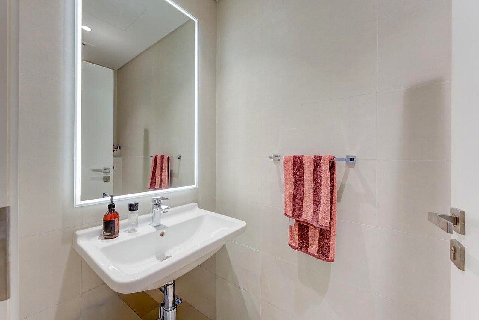 1 Bedroom Apartment — La Rive Building 4, Port de La Mer - Dubai — photo 10
